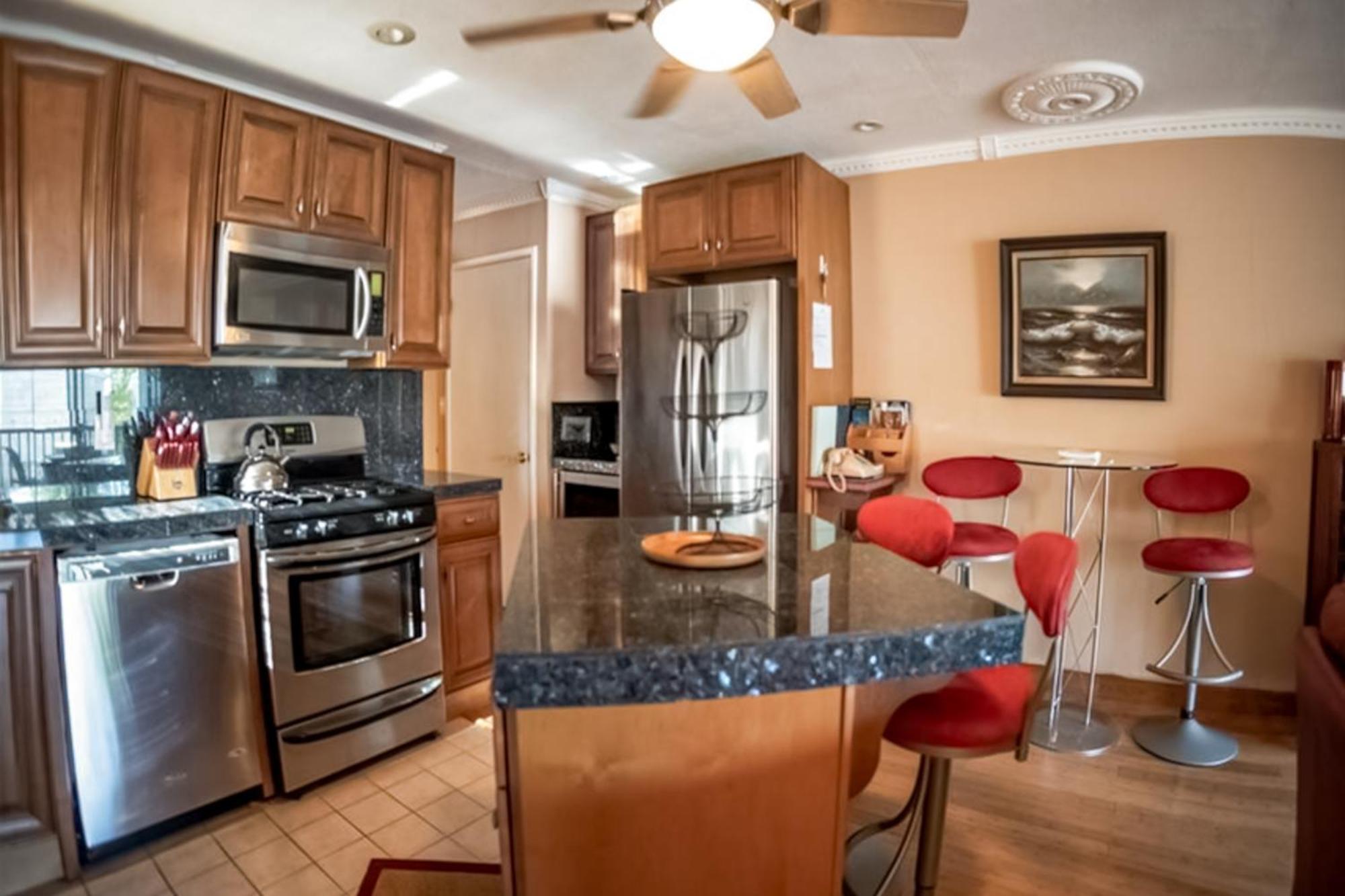 Apartment Wavecrest